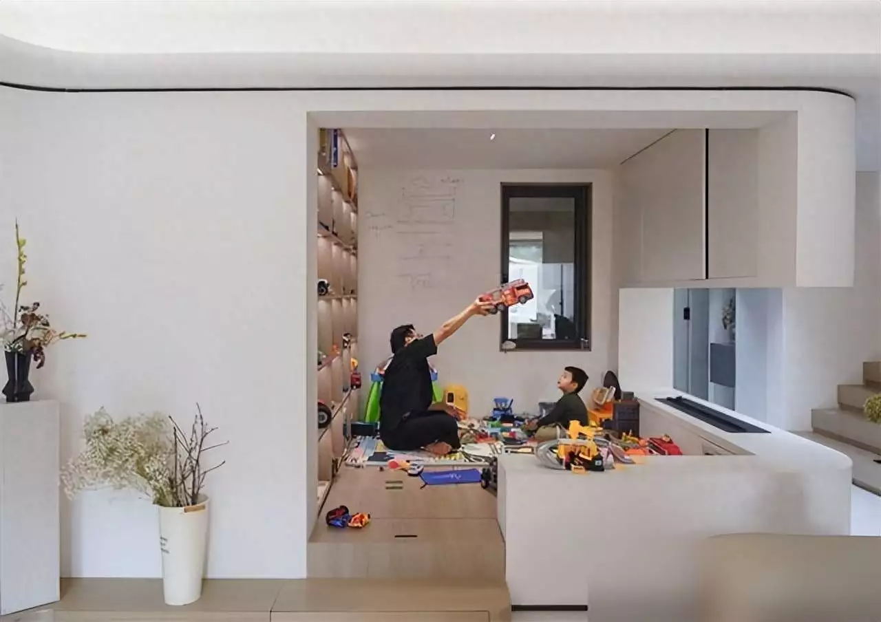 宝爸打造7㎡“玩具亭”，娃玩得欢不占客厅